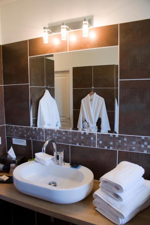 Logis Auberge Cote Jardin Hotel Lézignan-Corbières Eksteriør billede